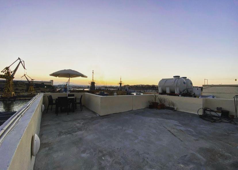 Malta Suites Сенглеа Екстериор снимка